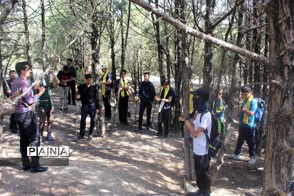 کلاس آموزشی کوهنوردی برای دانش‌آموزان عضو سازمان دانش‌آموزی  استان اصفهان
