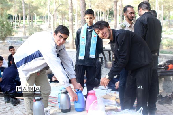 کلاس آموزشی کوهنوردی برای دانش‌آموزان عضو سازمان دانش‌آموزی  استان اصفهان