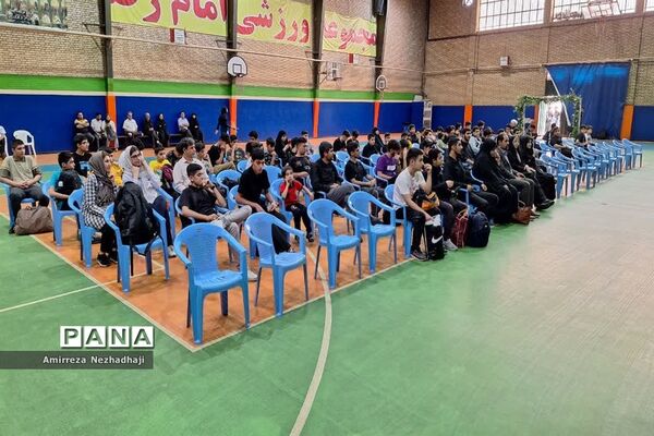 استقبال پرشور دانش‌آموزان منطقه ۸ از اردوی راهیان نور غرب کشور