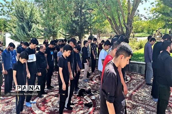 استقبال پرشور دانش‌آموزان منطقه ۸ از اردوی راهیان نور غرب کشور