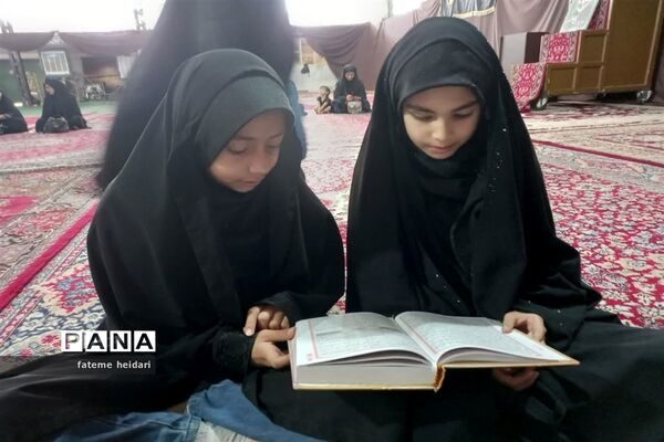 اجتماع قرآن دوستان و قرآن‌آموزان شهرستان خاتم درحمایت از ساحت مقدس قرآن کریم