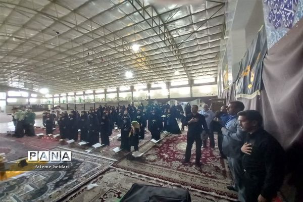 اجتماع قرآن دوستان و قرآن‌آموزان شهرستان خاتم درحمایت از ساحت مقدس قرآن کریم