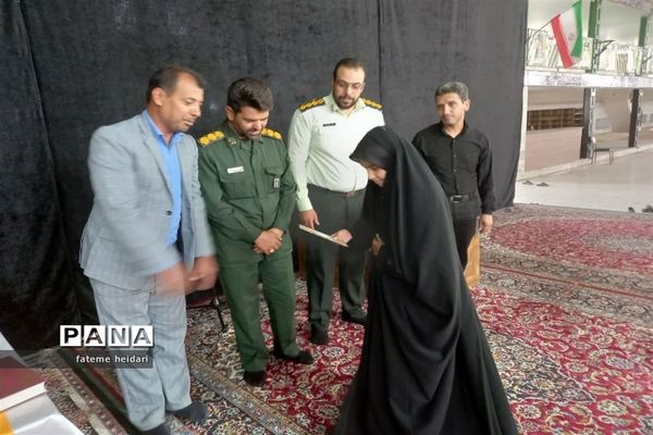 اجتماع قرآن دوستان و قرآن‌آموزان شهرستان خاتم درحمایت از ساحت مقدس قرآن کریم