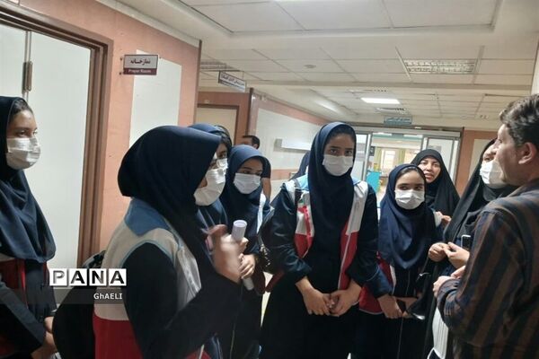 بازدید دانش‌آموزان اصفهانی از مرکز درمانی کودکان سرطانی وصعب العلاج بیمارستان حضرت سیدالشهدا(ع)
