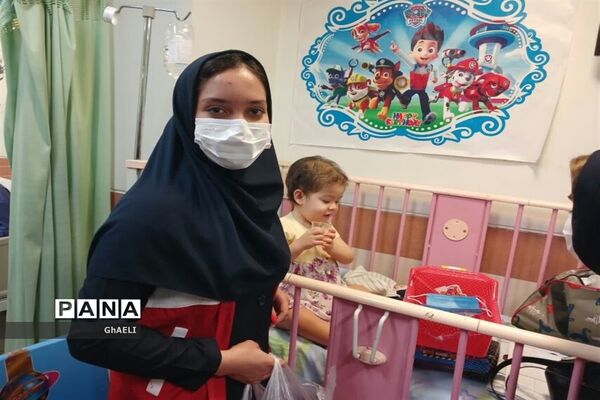 بازدید دانش‌آموزان اصفهانی از مرکز درمانی کودکان سرطانی وصعب العلاج بیمارستان حضرت سیدالشهدا(ع)