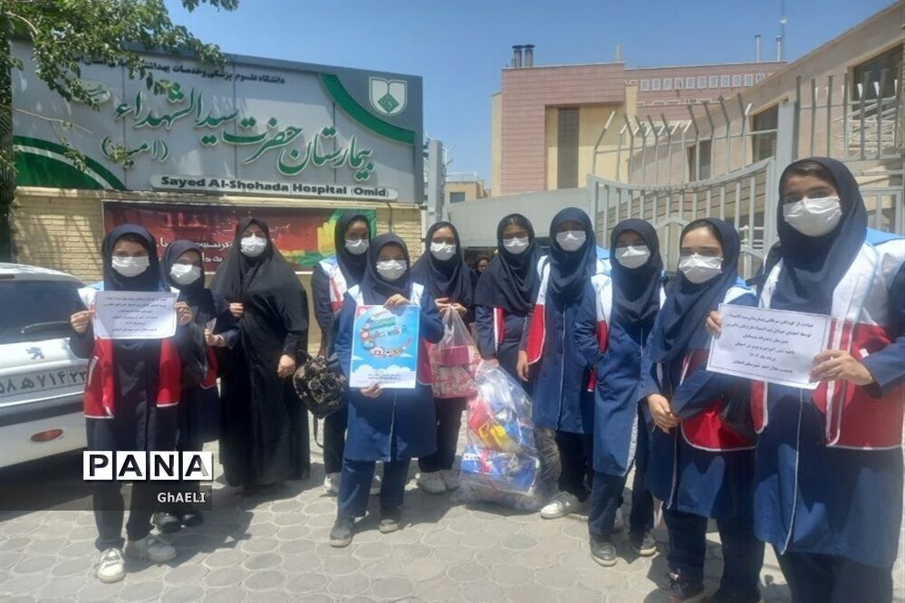 بازدید دانش‌آموزان اصفهانی از مرکز درمانی کودکان سرطانی وصعب العلاج بیمارستان حضرت سیدالشهدا(ع)