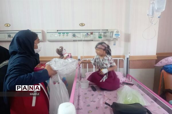 بازدید دانش‌آموزان اصفهانی از مرکز درمانی کودکان سرطانی وصعب العلاج بیمارستان حضرت سیدالشهدا(ع)