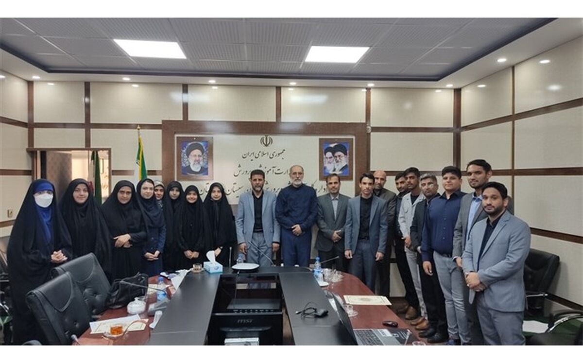 دیدار سرپرست اداره کل آموزش و پرورش سیستان و بلوچستان با دانش آموزان خبرنگار