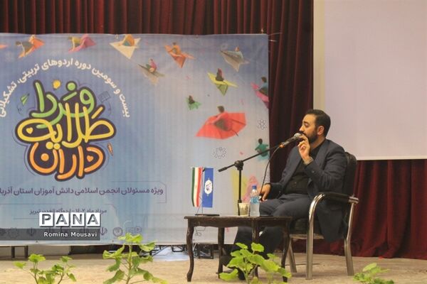 بازدید معاون امور جوانان وزارت ورزش و جوانان از اردوی طلایه‌داران فردا در تبریز
