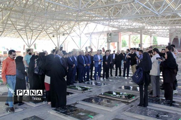 غبارروبی مزار شهدای رسانه به‌مناسبت روز خبرنگار