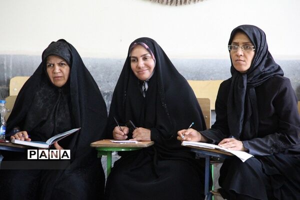 کارگاه هنرهای نمایشی و عروسک‌گردانی در دبیرستان دخترانه شریعت‌ شهرری