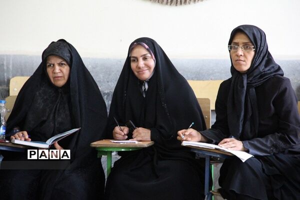 کارگاه هنرهای نمایشی و عروسک‌گردانی در دبیرستان دخترانه شریعت‌ شهرری