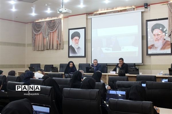 نشست صمیمی اصحاب رسانه با مدیرکل آموزش و پرورش استان کرمان