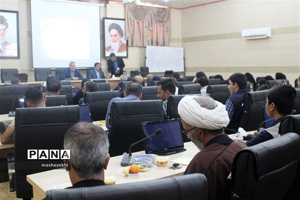 نشست صمیمی اصحاب رسانه با مدیرکل آموزش و پرورش استان کرمان