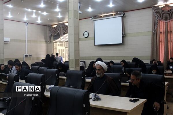 نشست صمیمی اصحاب رسانه با مدیرکل آموزش و پرورش استان کرمان
