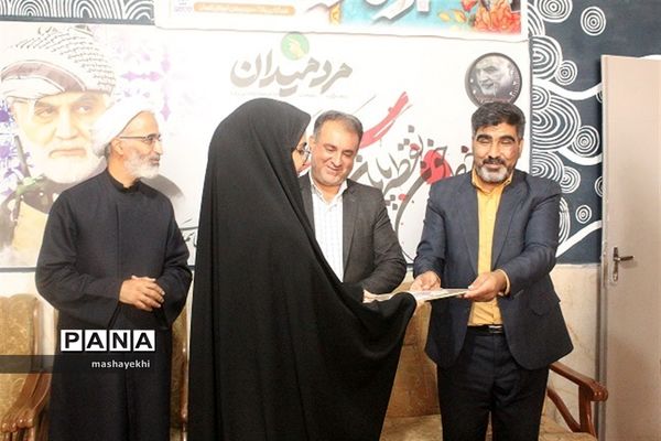 تجلیل از خبرنگاران پانا توسط رئیس رسانه و تبلیغات فرهنگ و ارشاد اسلامی کرمان