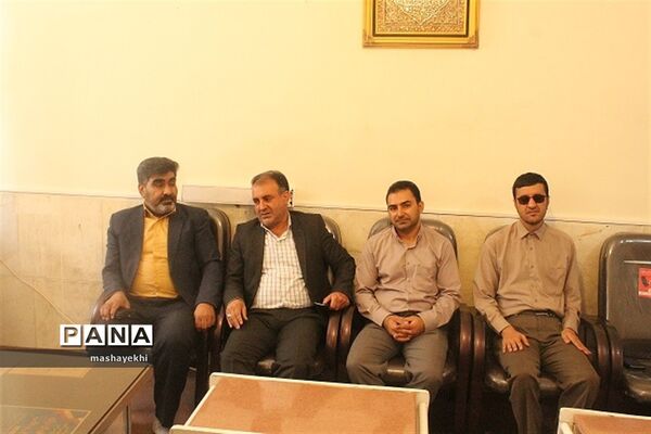 تجلیل از خبرنگاران پانا توسط رئیس رسانه و تبلیغات فرهنگ و ارشاد اسلامی کرمان