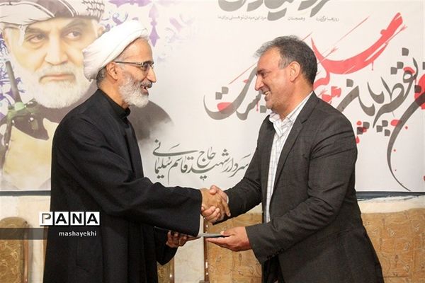 تجلیل از خبرنگاران پانا توسط رئیس رسانه و تبلیغات فرهنگ و ارشاد اسلامی کرمان