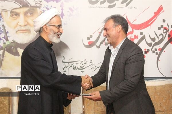 تجلیل از خبرنگاران پانا توسط رئیس رسانه و تبلیغات فرهنگ و ارشاد اسلامی کرمان