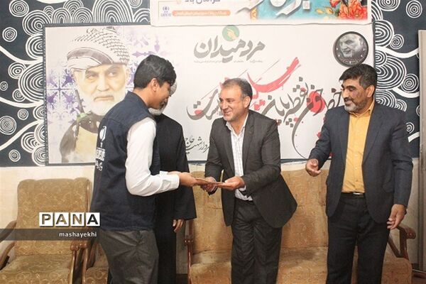 تجلیل از خبرنگاران پانا توسط رئیس رسانه و تبلیغات فرهنگ و ارشاد اسلامی کرمان