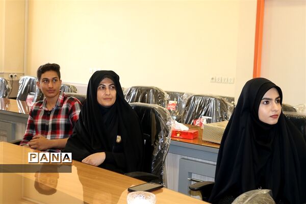 بازدید دانش‌آموزان خبرنگار پانا شهرستان نجف‌آباد از سازمان دانش‌آموزی  و دفتر خبرگزاری پانا‌ استان اصفهان