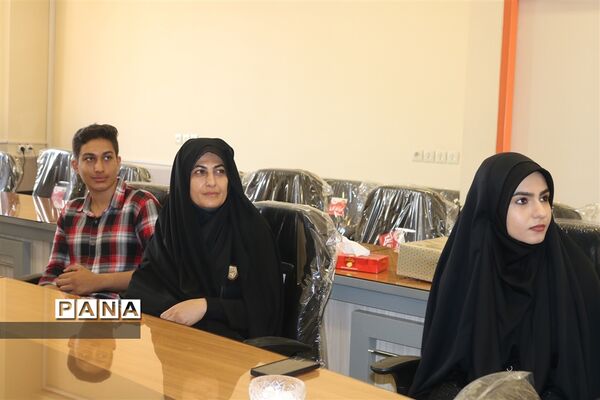 بازدید دانش‌آموزان خبرنگار پانا شهرستان نجف‌آباد از سازمان دانش‌آموزی  و دفتر خبرگزاری پانا‌ استان اصفهان