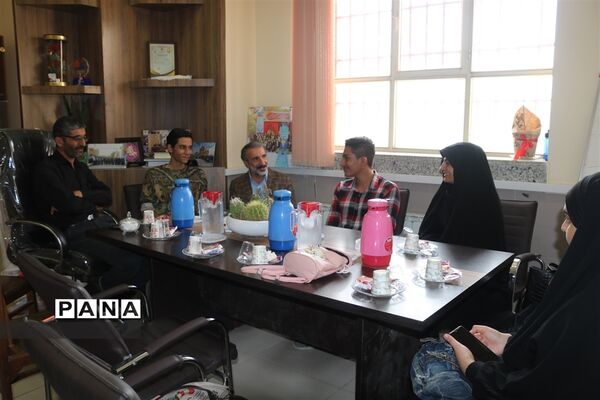 بازدید دانش‌آموزان خبرنگار پانا شهرستان نجف‌آباد از سازمان دانش‌آموزی  و دفتر خبرگزاری پانا‌ استان اصفهان