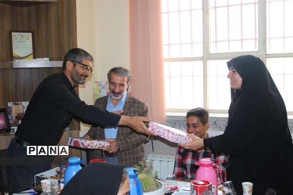 بازدید دانش‌آموزان خبرنگار پانا شهرستان نجف‌آباد از سازمان دانش‌آموزی  و دفتر خبرگزاری پانا‌ استان اصفهان