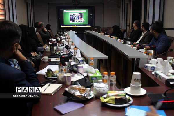 نشست توجیهی طرح «یاریگران زندگی محله‌محور» در آموزش و پرورش شهرستان‌های تهران