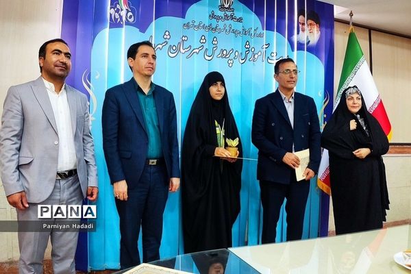 تجلیل از دانش‌آموز خبرنگاران فعال در سطح شهرستان‌شهریار