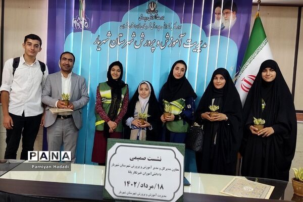 تجلیل از دانش‌آموز خبرنگاران فعال در سطح شهرستان‌شهریار