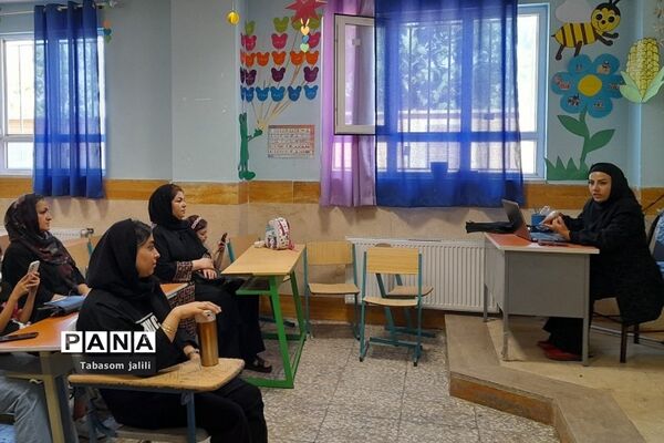 برگزاری کلاس تحکیم بنیان خانواده در پایگاه تابستانی ناحیه ۲ بهارستان