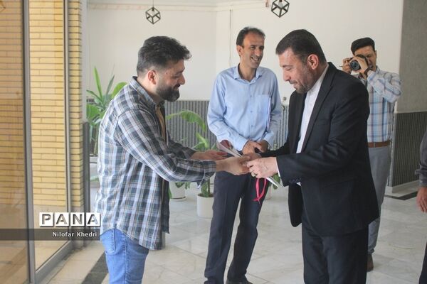به مناسبت روز خبرنگار  دیدار مدیرکل آموزش و پرورش استان بوشهر با مدیر کل صدا و سیما بوشهر  و کارکنان