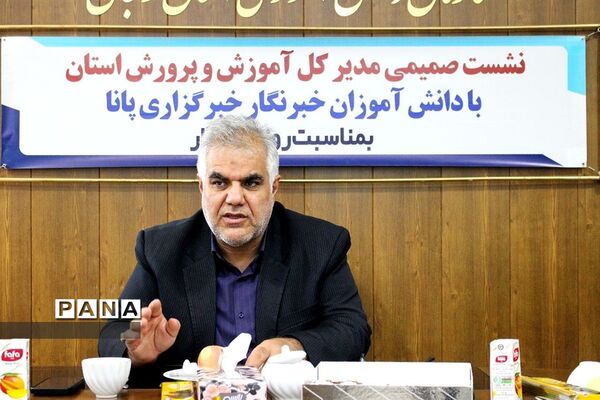 مدیرکل استان زنجان پای صحبت‌های خبرنگاردانش آموزان پانا