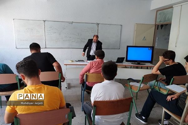 برگزاری کارگاه مشاوره کنکور و روش‌های نوین مطالعه در دبیرستان پسرانه سما رودهن