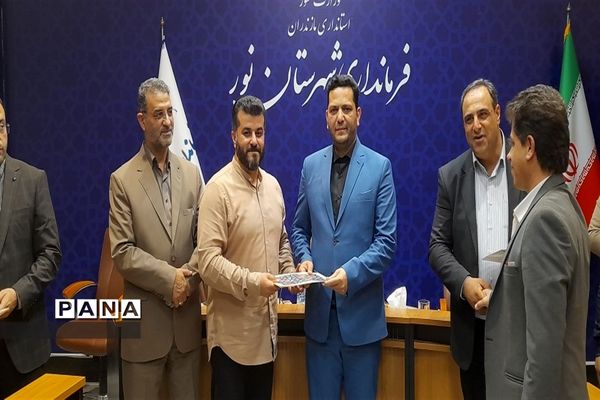 نشست خبرنگاران در فرمانداری شهرستان نور