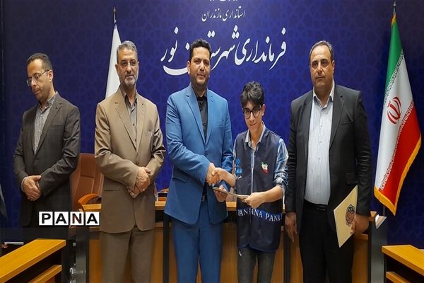 نشست خبرنگاران در فرمانداری شهرستان نور