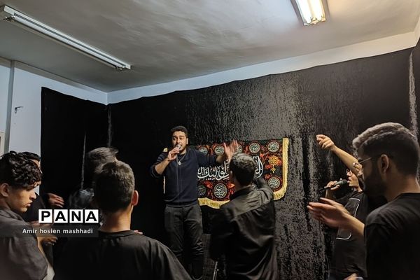 مراسم عزاداری محفل ریحانه‌الحسین بسیج دانش‌آموزی رودهن در دهه سوم محرم