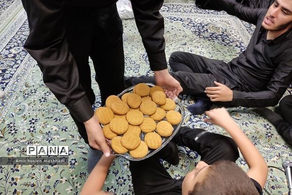 مراسم عزاداری محفل ریحانه‌الحسین بسیج دانش‌آموزی رودهن در دهه سوم محرم