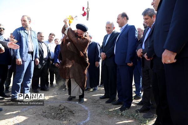 آیین کلنگ زنی پروژه مدرسه 24 کلاسه ابتدایی روستای بادکی ارومیه