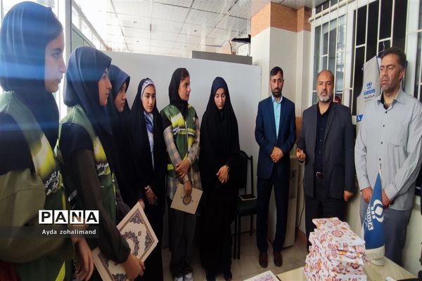 برگزاری نشست رئیس آموزش و پرورش رباط کریم با جمعی دانش‌آموز خبرنگاران