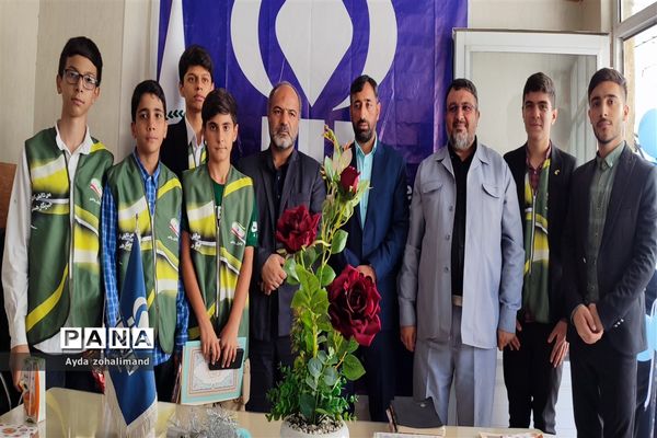 برگزاری نشست رئیس آموزش و پرورش رباط کریم با جمعی دانش‌آموز خبرنگاران