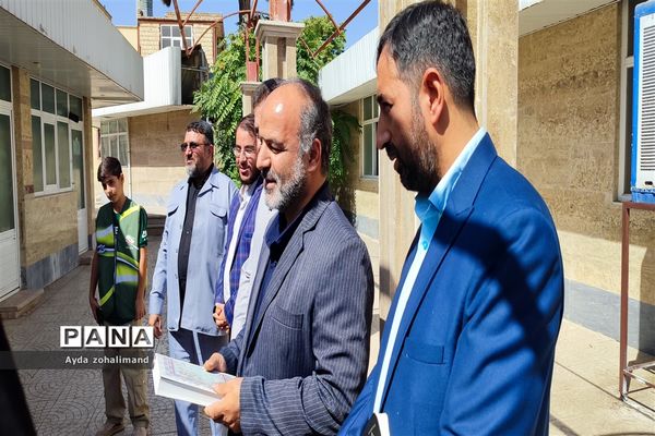 برگزاری نشست رئیس آموزش و پرورش رباط کریم با جمعی دانش‌آموز خبرنگاران