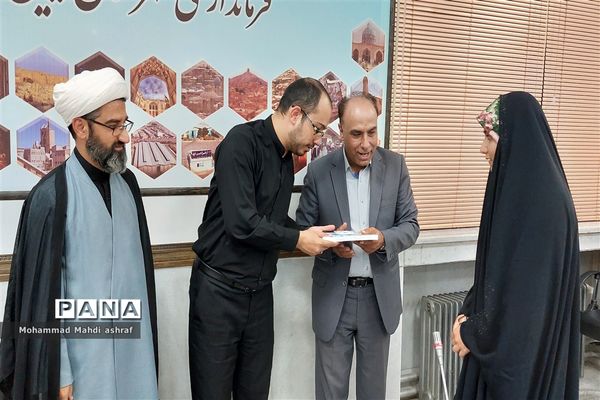 تجلیل از خبرنگار پانا در  روز خبرنگار با حضور مسئولان شهرستان نایین