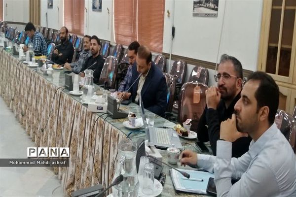 تجلیل از خبرنگار پانا در  روز خبرنگار با حضور مسئولان شهرستان نایین