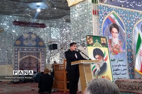 نماز جمعه کاشمر در امامزاده سیدحمزه(ع)