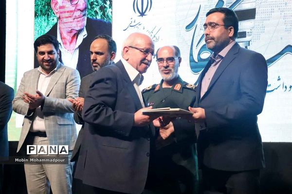 نشست خبری معاون امور مطبوعاتی و اطلاع رسانی وزارت فرهنگ و ارشاد اسلامی با خبرنگاران تبریزی
