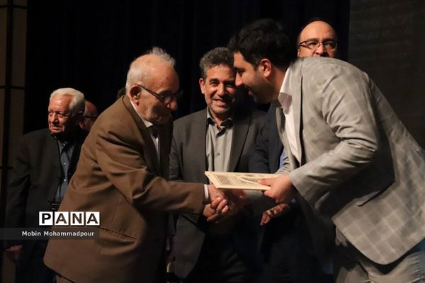 نشست خبری معاون امور مطبوعاتی و اطلاع رسانی وزارت فرهنگ و ارشاد اسلامی با خبرنگاران تبریزی