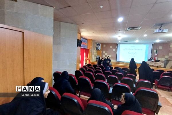 دوره آموزش معارف و اندیشه اسلامی بسیجیان در فرهنگسرای طاووسیه شیراز