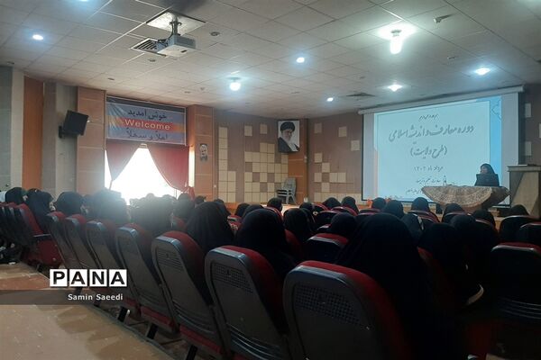دوره آموزش معارف و اندیشه اسلامی بسیجیان در فرهنگسرای طاووسیه شیراز